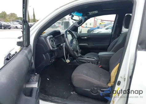 2017 Toyota Tacoma z USA, uszkodzony, nr VIN 5TFAZSCNXH045044